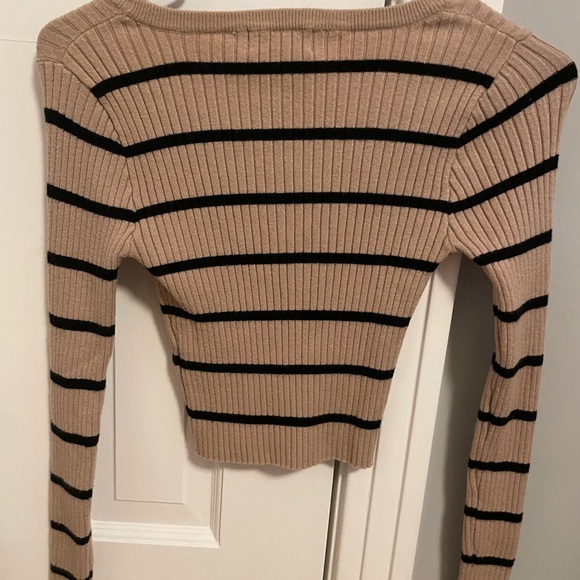 Cropped Ribbed Fitted Sweater - Picture 4 of 4